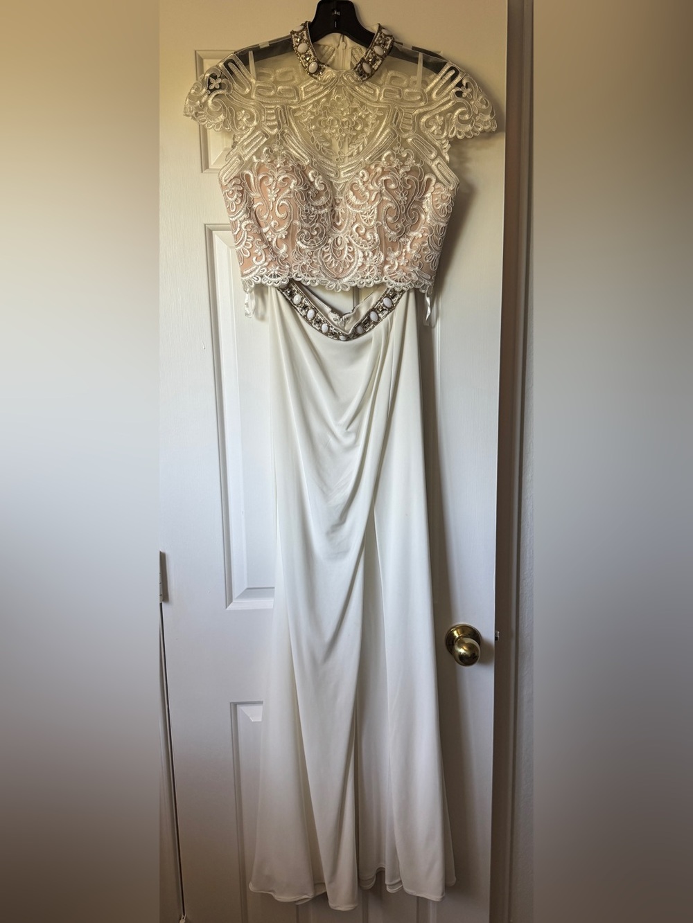 Dave & Johnny White Maxi Two-Piece Formal Dress